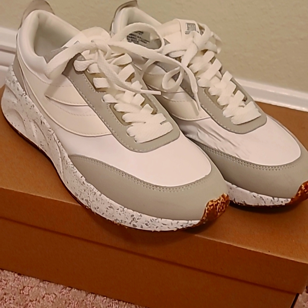 Steve Madden White Sneaker NEW